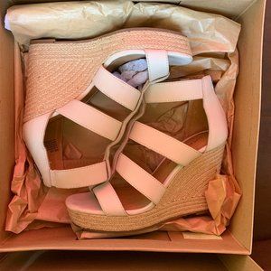 ~Lucky Brand Womens LK-Lateera Sandshell~size 8M~4 1/2 heel~Wedge w/zipper~